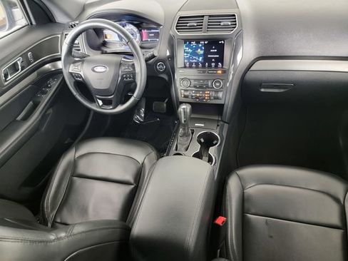 Certified 2019 Ford Explorer XLT w/ Equipment Group 202A FWD image 33