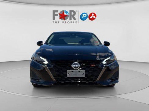 Used 2023 Nissan Altima 2.5 SR w/ SR Premium Package FWD image 8