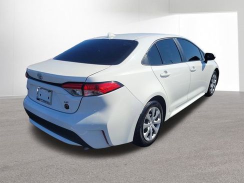 Used 2021 Toyota Corolla LE image 13