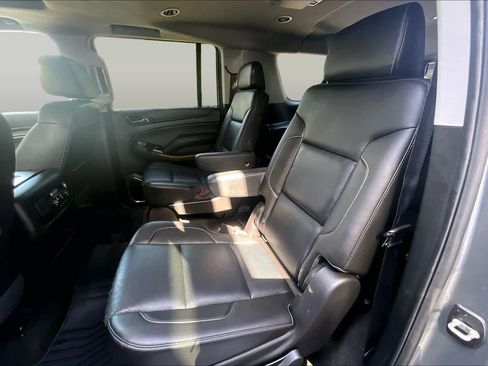 Used 2018 Chevrolet Suburban Premier AWD/4WD image 20