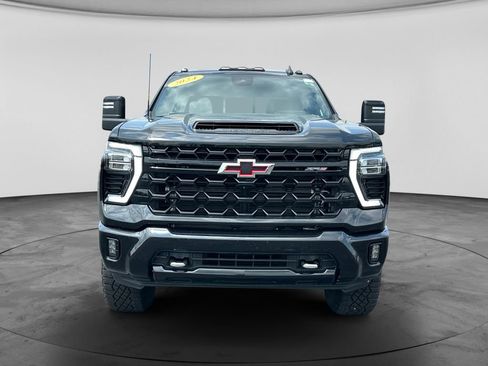 Used 2024 Chevrolet Silverado 2500 ZR2 w/ Technology Package AWD/4WD image 2