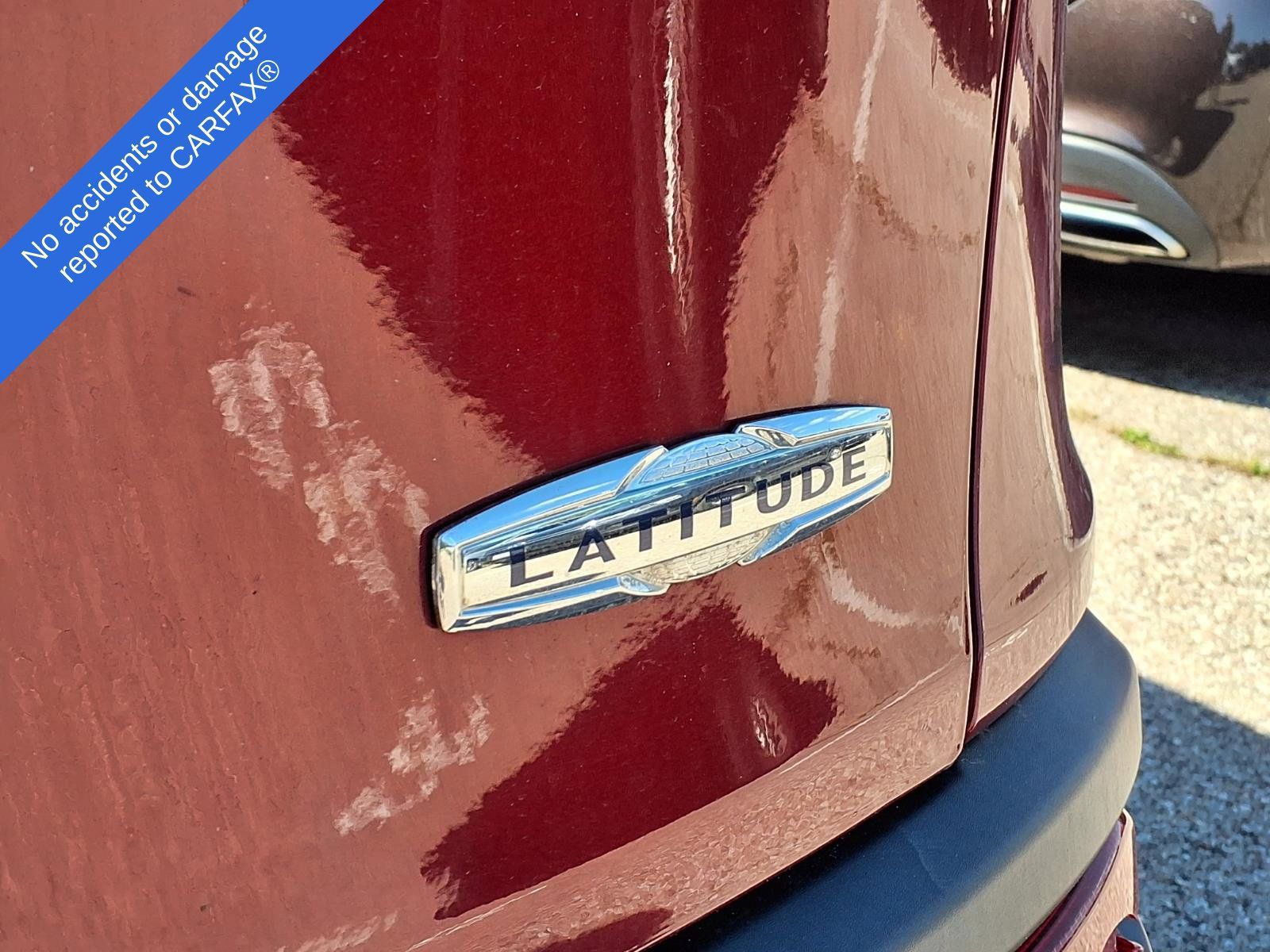 Used 2015 Jeep Cherokee Latitude w/ Cold Weather Group AWD/4WD image 9