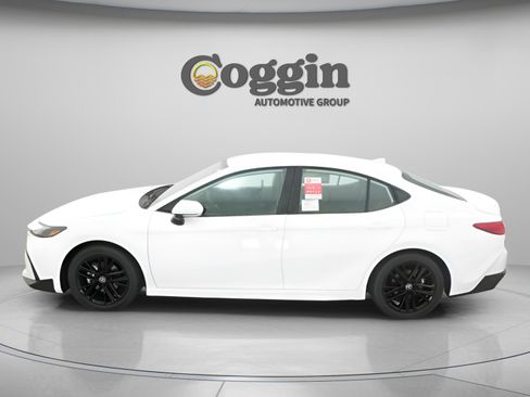 New 2026 Toyota Camry SE FWD image 5