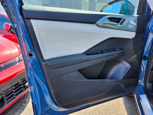 New 2026 Volkswagen Taos SEL image 10