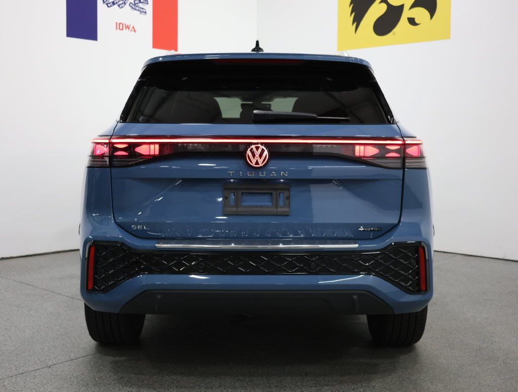 Used 2025 Volkswagen Tiguan SEL R-Line AWD/4WD image 11