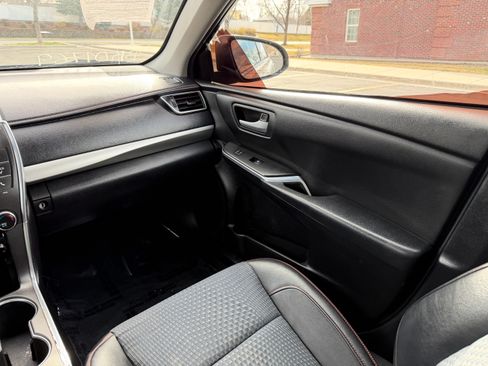 Used 2015 Toyota Camry SE FWD image 18