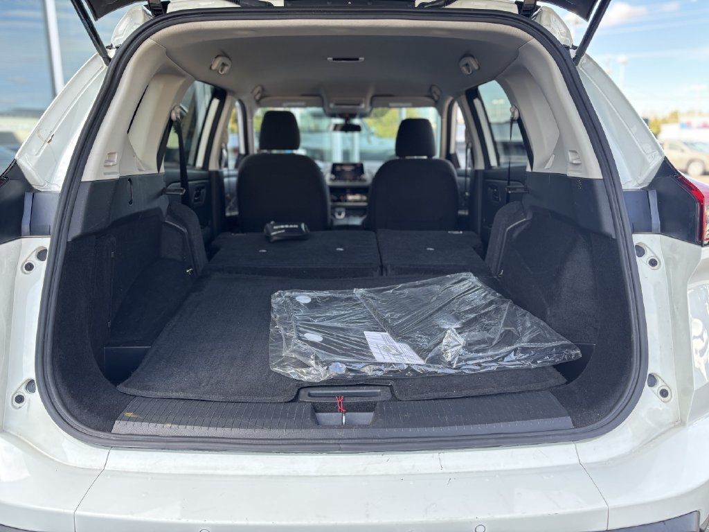 Used 2024 Nissan Rogue S AWD/4WD image 26