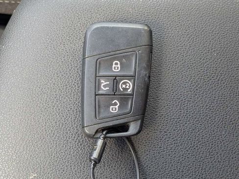 Used 2024 Volkswagen Taos SE FWD image 31