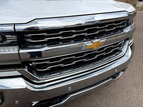 Used 2018 Chevrolet Silverado 1500 LTZ Z71 image 31