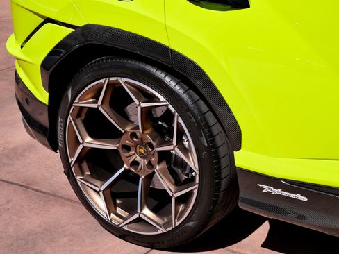 Used 2024 Lamborghini Urus Performante AWD/4WD image 21