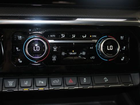 Used 2025 GMC Sierra 2500 Denali w/ Denali Reserve Package image 49