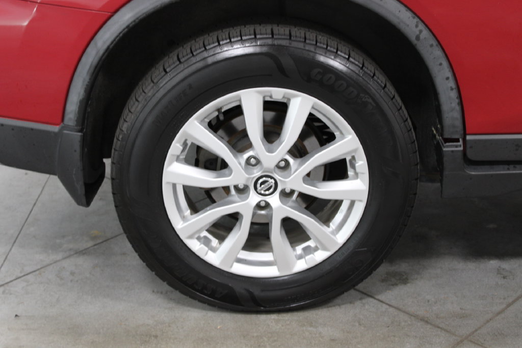 Used 2017 Nissan Rogue SV w/ SV Premium Package AWD/4WD image 59