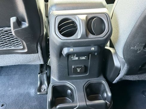 Used 2024 Jeep Wrangler Rubicon image 19