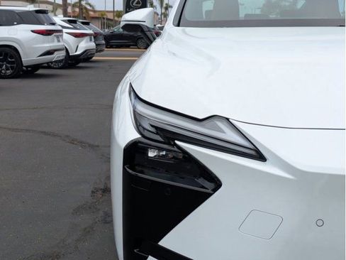 New 2026 Lexus ES 350e FWD image 10