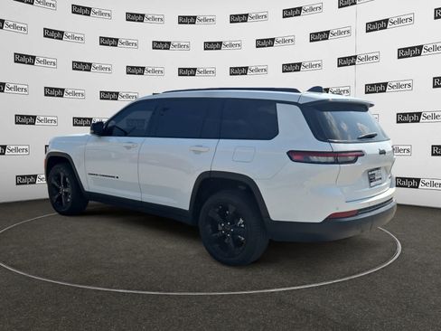 Used 2025 Jeep Grand Cherokee L Limited w/ Black Appearance Package RWD image 4