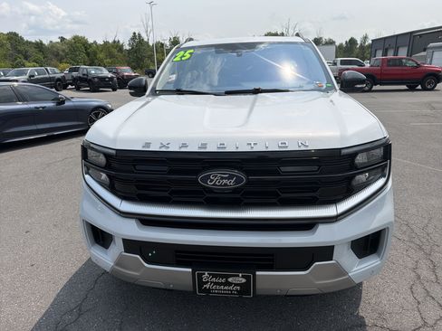 Used 2025 Ford Expedition Max Platinum w/ Driver's Package AWD/4WD image 9