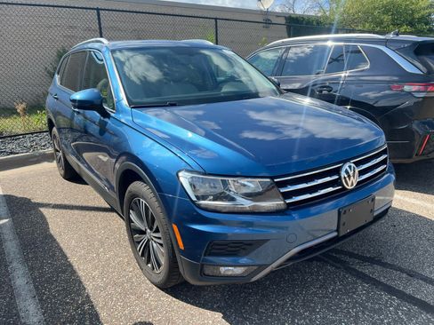 Used 2018 Volkswagen Tiguan SEL AWD/4WD image 2