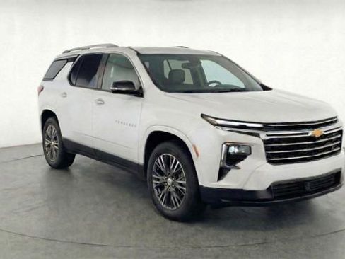 Used 2024 Chevrolet Traverse LT image 8