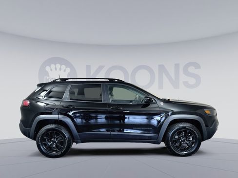 Used 2023 Jeep Cherokee Trailhawk w/ Sun & Sound Group image 8