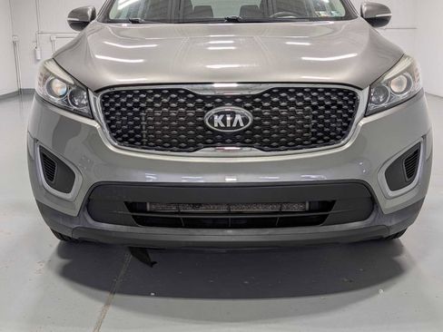 Used 2018 Kia Sorento LX AWD/4WD image 2