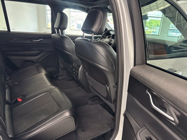 Used 2023 Jeep Grand Cherokee Altitude AWD/4WD image 28