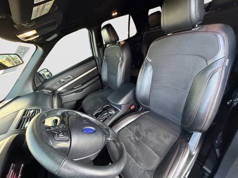 Used 2018 Ford Explorer XLT w/ Equipment Group 202A image 11