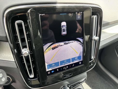 New 2025 Volvo XC40 B5 Core w/ Protection Package Premier image 20