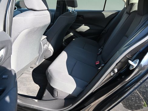 Used 2025 Toyota Corolla LE FWD image 12