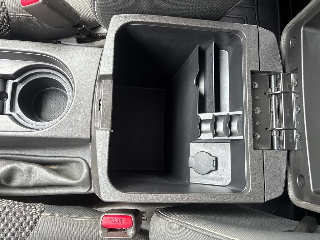 Used 2018 Nissan Frontier PRO-4X AWD/4WD image 26