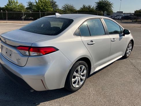 Used 2025 Toyota Corolla LE FWD image 4