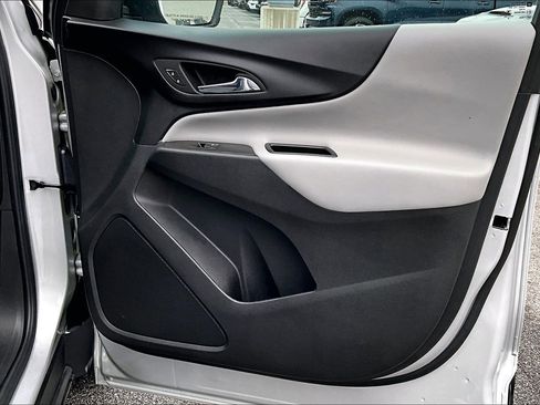 Used 2022 Chevrolet Equinox LS w/ LS Convenience Package image 19