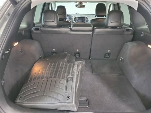 Used 2019 Jeep Cherokee Limited w/ Luxury Group image 13