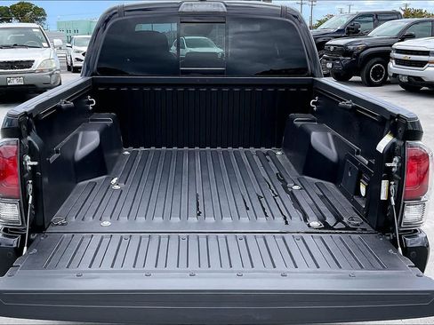Used 2023 Toyota Tacoma Limited w/ Nightshade Package AWD/4WD image 18