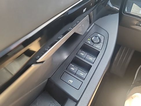 Used 2025 BMW 530i RWD image 12