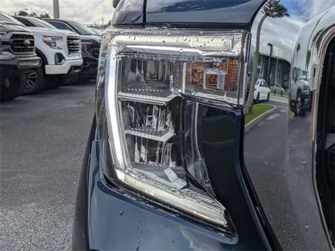 Used 2021 GMC Sierra 1500 SLE w/ Preferred Package image 9