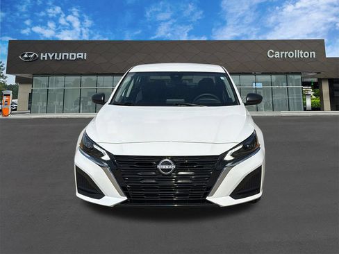 Used 2025 Nissan Altima 2.5 SV FWD image 2
