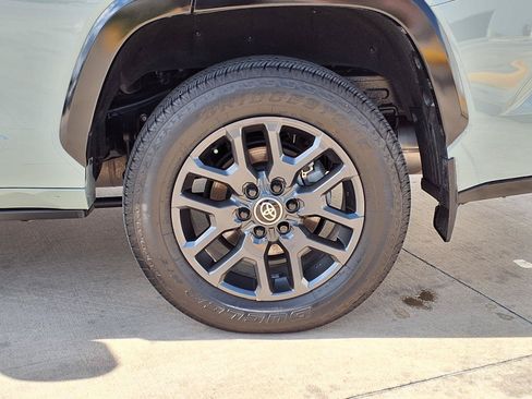 Certified 2025 Toyota Sequoia Platinum AWD/4WD image 9