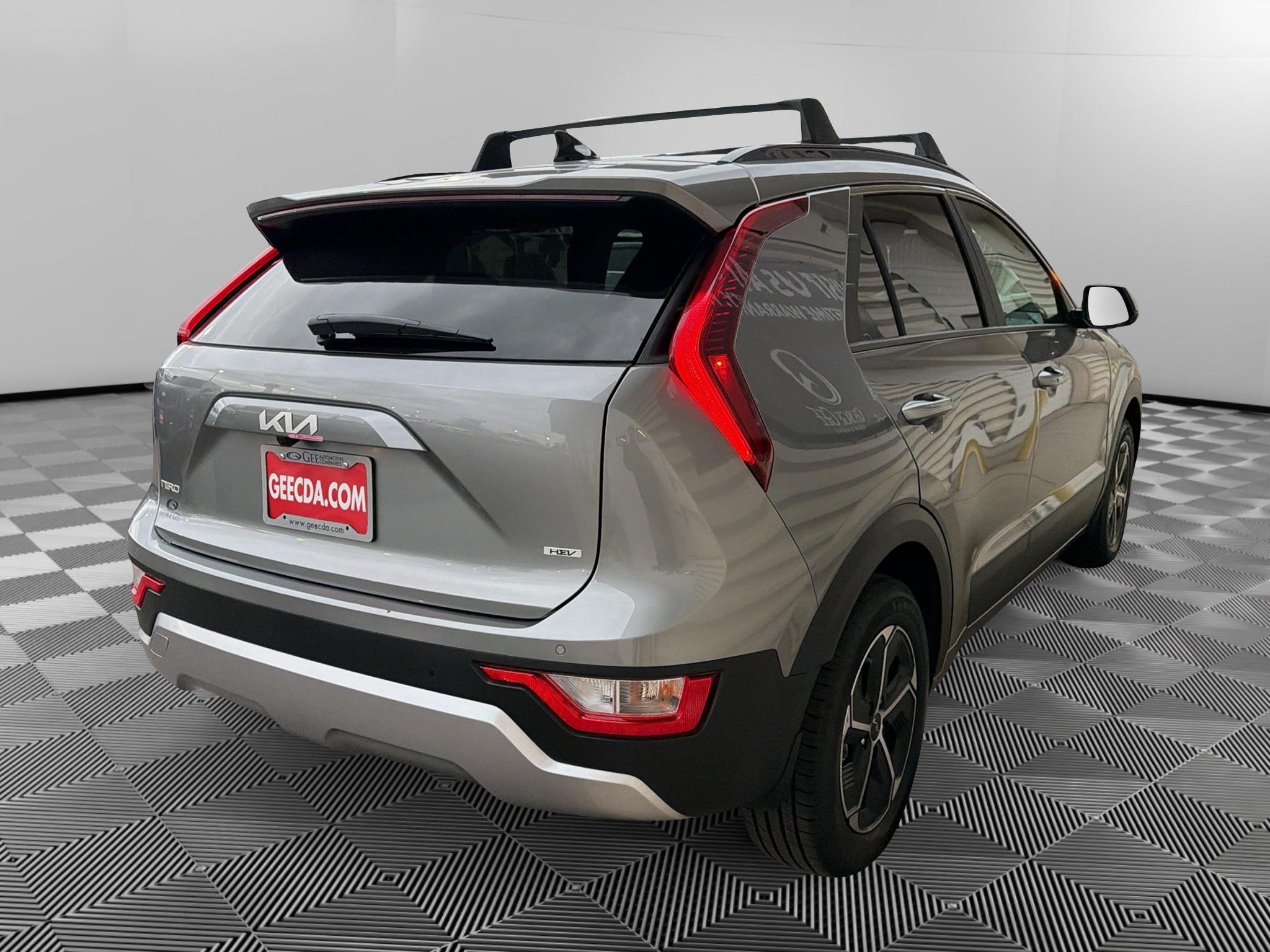 Certified 2024 Kia Niro EX FWD image 5
