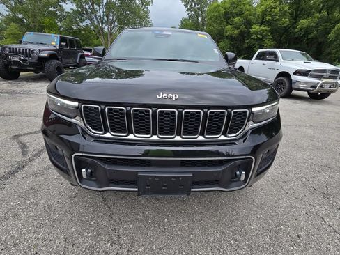 Used 2023 Jeep Grand Cherokee Overland w/ Luxury Tech Group IV AWD/4WD image 12
