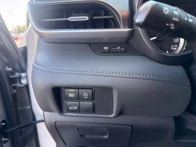 Used 2023 Toyota Highlander LE FWD image 23