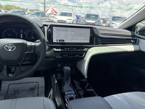 Used 2025 Toyota Camry XLE FWD image 20