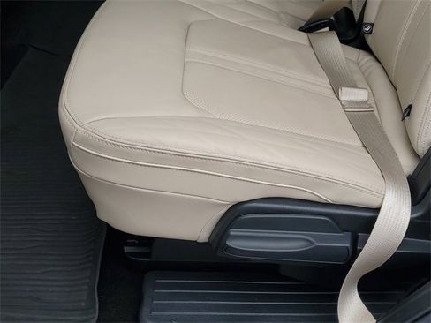 Certified 2022 Ford Expedition Platinum image 30