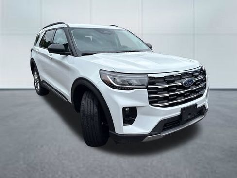 Used 2025 Ford Explorer Active w/ Active Comfort Package AWD/4WD image 5