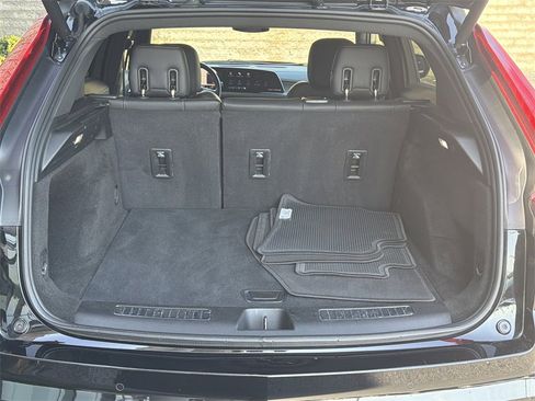 Used 2025 Cadillac XT4 Premium Luxury image 18