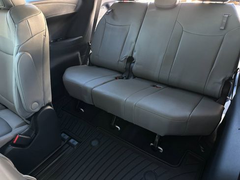 New 2026 Toyota Sienna XLE image 14