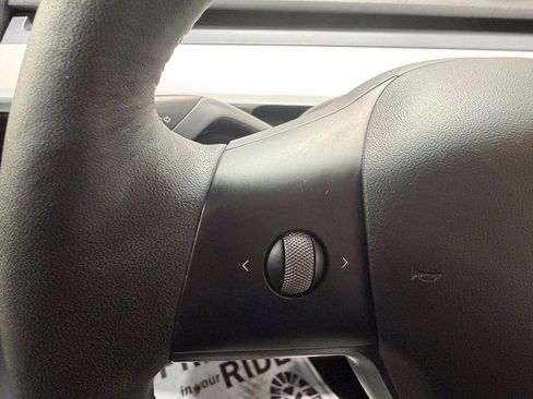 Used 2022 Tesla Model Y Long Range image 26