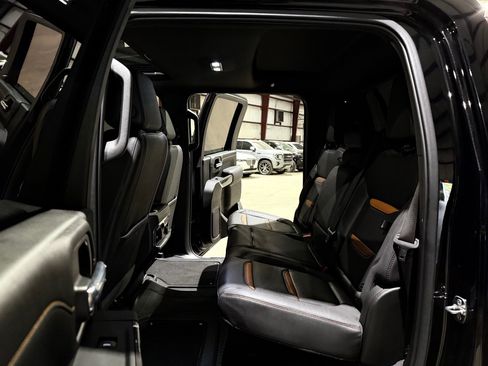 Used 2023 GMC Sierra 2500 AT4 w/ AT4 Preferred Package AWD/4WD image 17