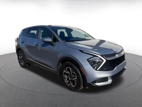 Used 2025 Kia Sportage LX FWD image 3