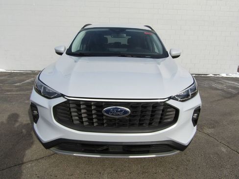 Used 2025 Ford Escape Platinum w/ Class II Trailer Tow Package AWD/4WD image 4