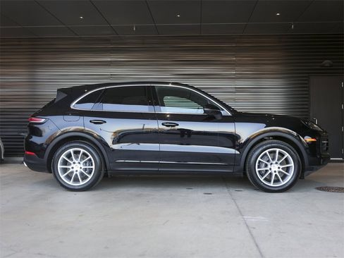 Certified 2024 Porsche Cayenne image 8